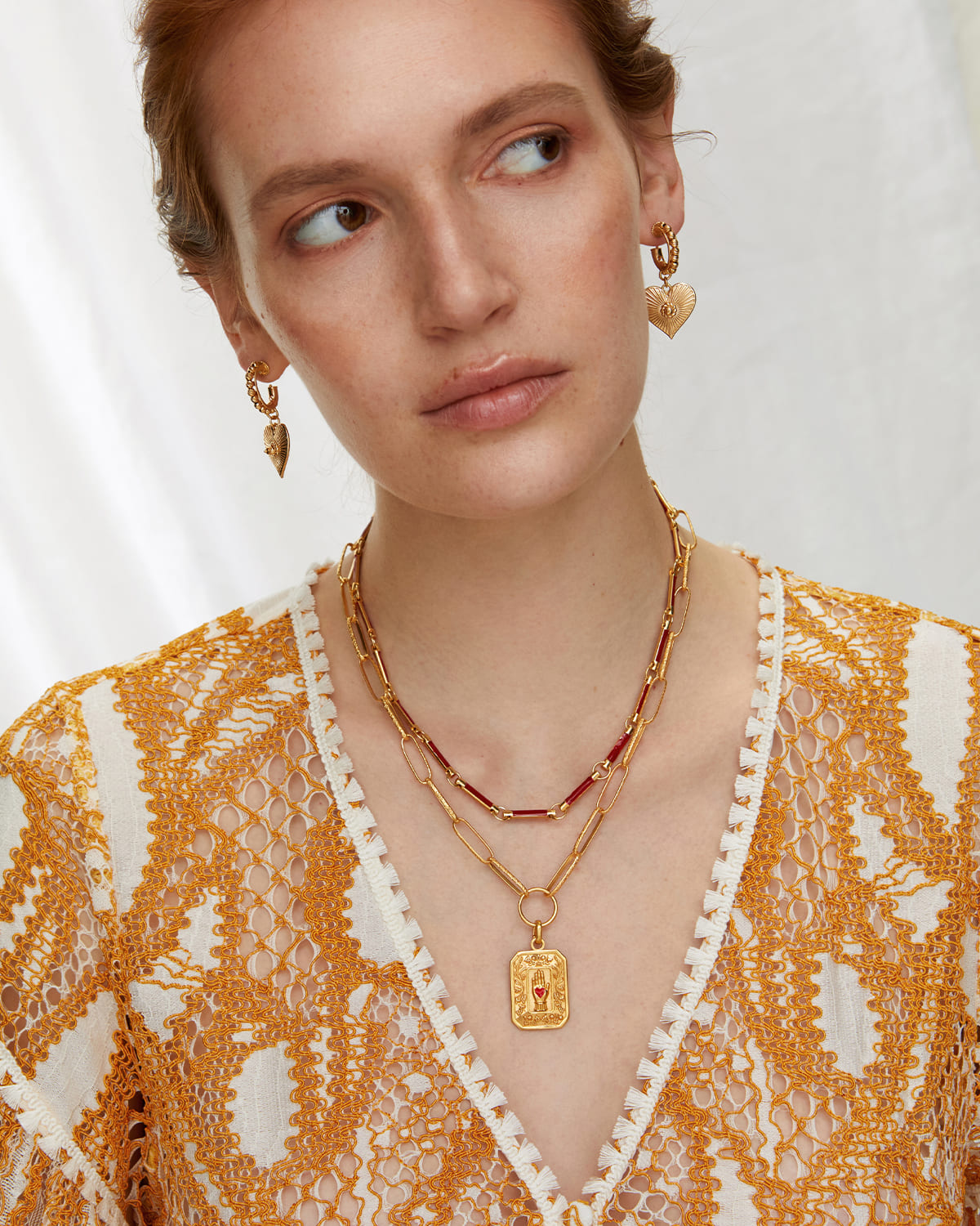 Pendant Heart In Hand Gold